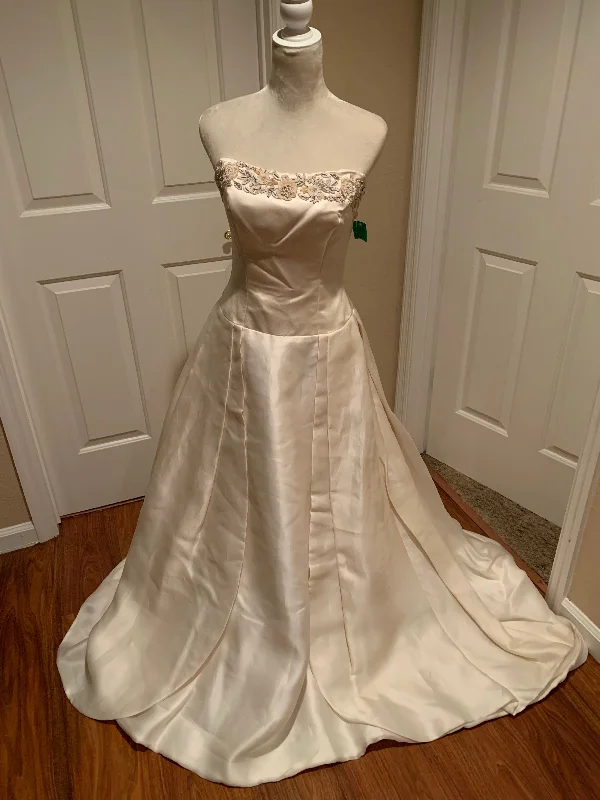 Givenchy 806 Open-back unclassified dresses