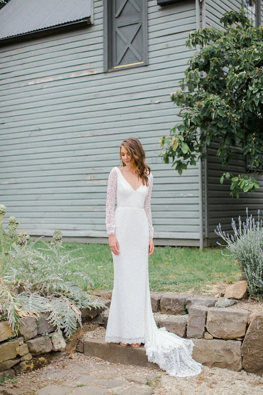 Karen Willis Holmes Valencia Off-shoulder unclassified dresses