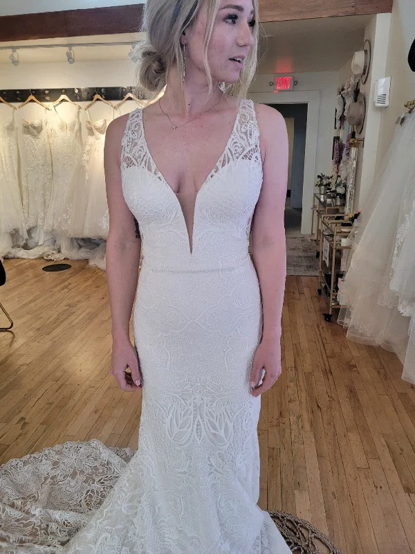 Lillian West High-low unclassified dresses