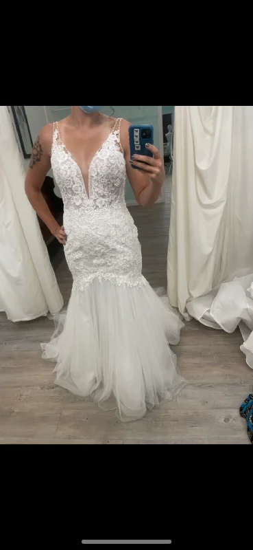 Maggie Sottero Elvie Backless unclassified dresses