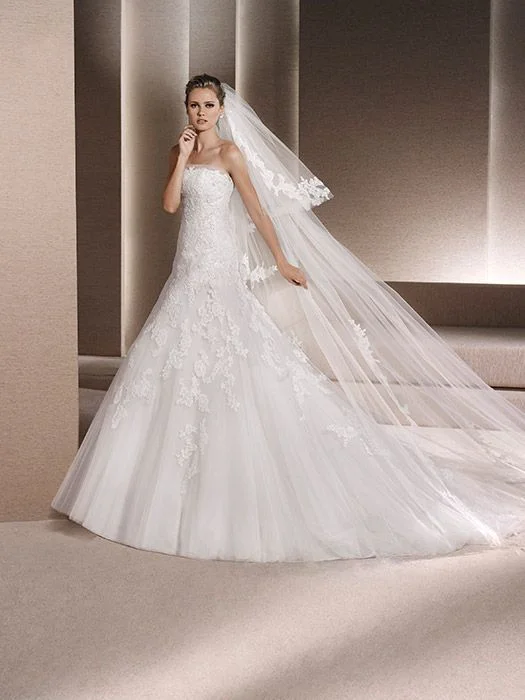 Pronovias Pam Halter unclassified dresses