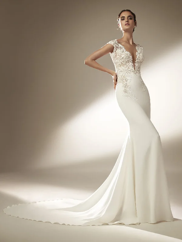 Pronovias Swanson Dark color unclassified dresses