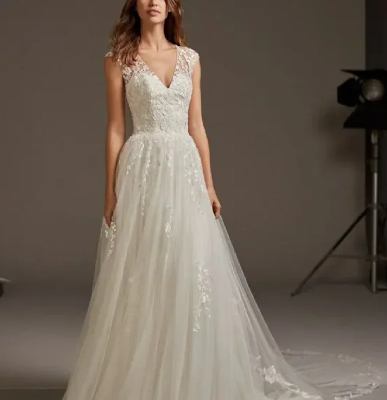 Pronovias Venua Elegant unclassified dresses
