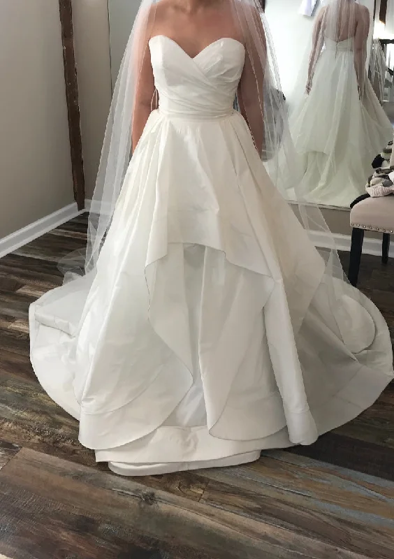 Hayley Paige Apollo Breathable unclassified dresses