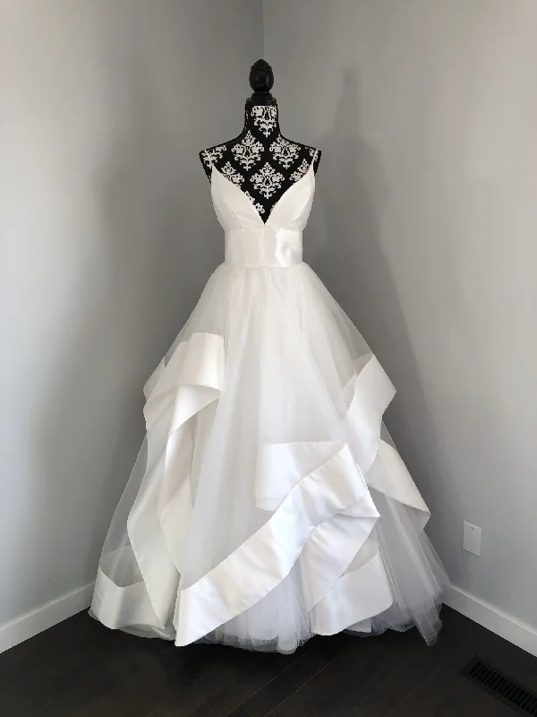 Hayley Paige Andi/6800 Dark color unclassified dresses